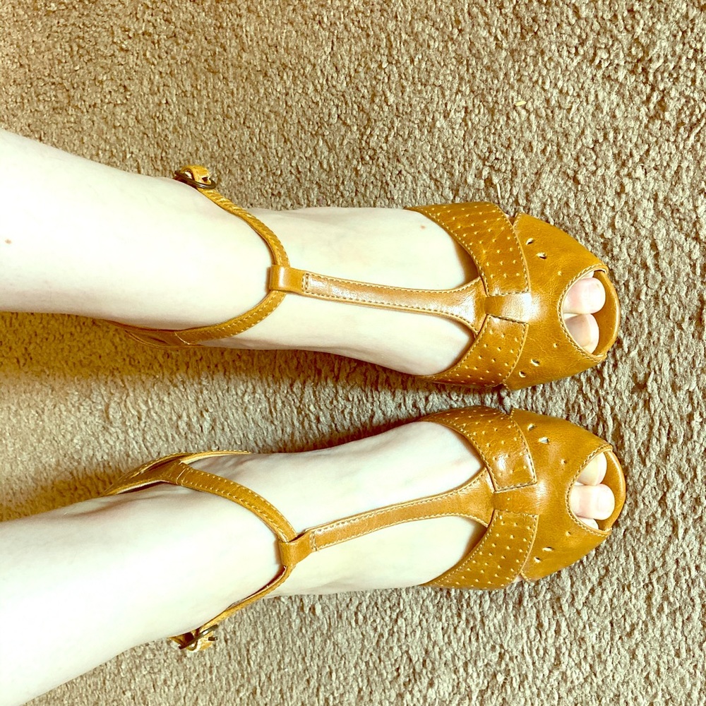 Kimchi Blue Vintage Inspired Nolita T Strap Heel